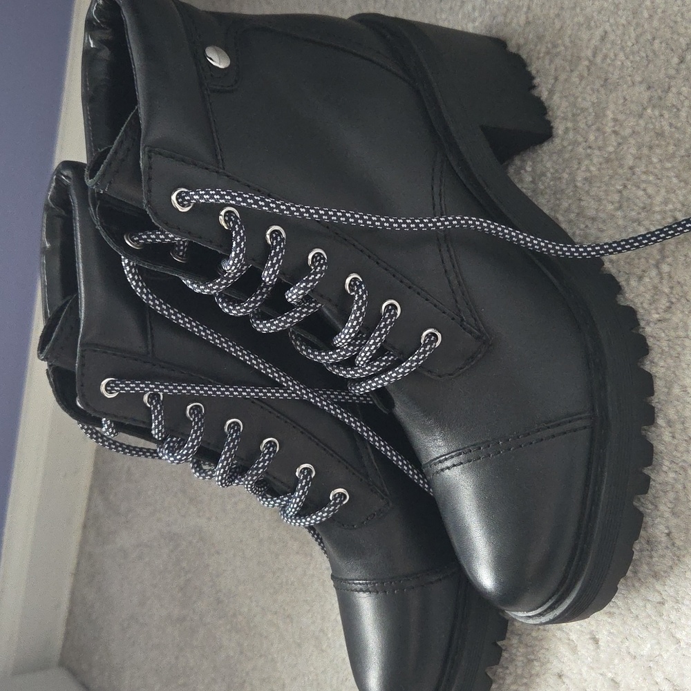 Marc Fisher Wenner Laced Combat Leather Boots size 9.5 nwot